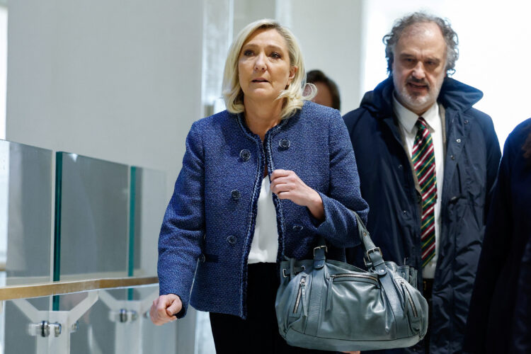 Marine Le Pen proglašena krivom! Marine Le Pen proglašena krivom!