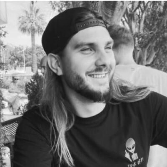 Otkriveno od čega je umro Frano (26), od Lastova do Dubrovnika vozio se osam i pol sati: ‘Glavobolja mu je postala neizdrživa‘ Otkriveno od čega je umro Frano (26), od Lastova do Dubrovnika vozio se osam i pol sati: ‘Glavobolja mu je postala neizdrživa‘