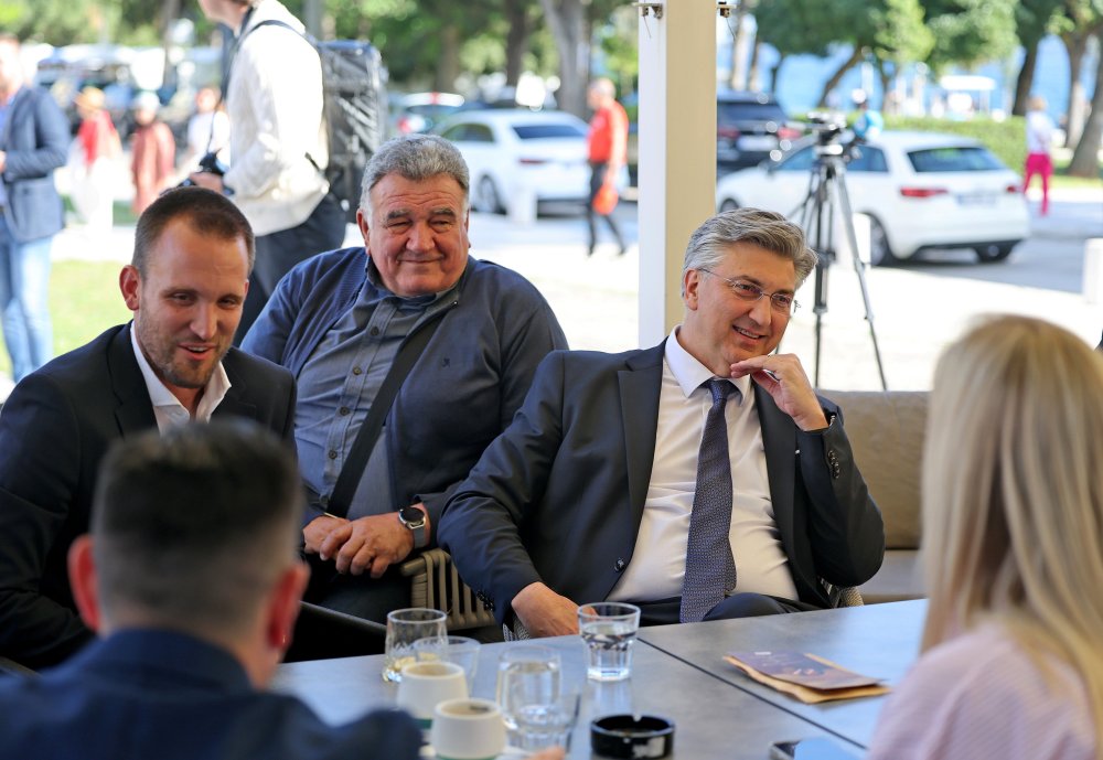 Andrej Plenković u Zadru podržao Erlića i Bilavera: ‘Bili su sjajni u svome poslu‘ Andrej Plenković u Zadru podržao Erlića i Bilavera: ‘Bili su sjajni u svome poslu‘