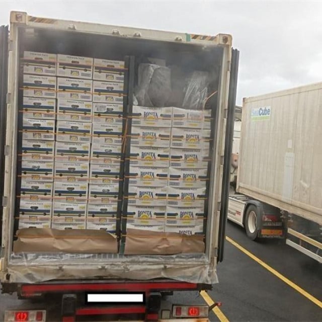 Carinici u riječkoj luci među svježim bananama otkrili čak 85 kilograma kokaina! Pogledajte gdje je bio skriven
