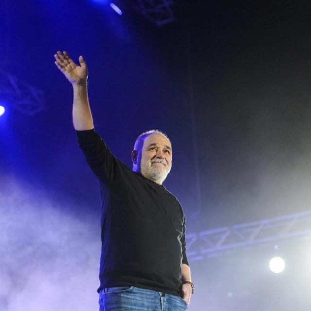 Govorili su da nitko nije volio ženu bolje od njega: Supruzi je napisao najljepše pjesme, a zbog njegove smrti plakala je cijela ex-Yu Govorili su da nitko nije volio ženu bolje od njega: Supruzi je napisao najljepše pjesme, a zbog njegove smrti plakala je cijela ex-Yu