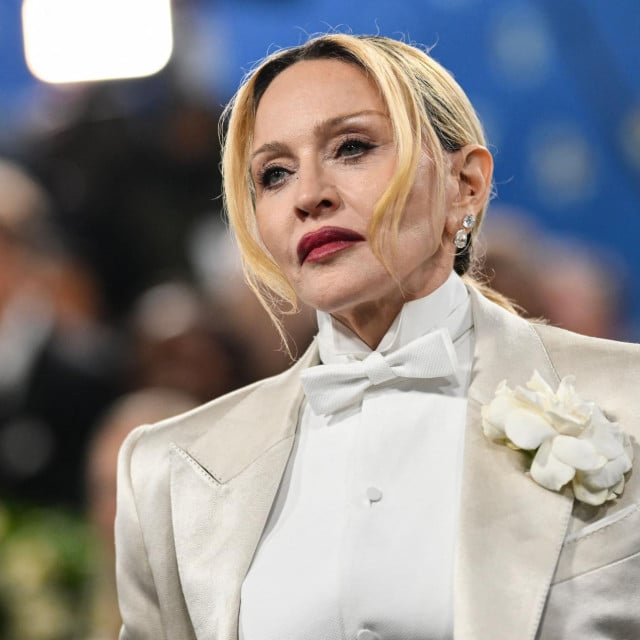 Madonna se snimala s mlađahnim dečkom, no svima je za oko zapeo drugi detalj: Iza nje je uređaj vrijedan 23.000 $ koji malo tko ima! Madonna se snimala s mlađahnim dečkom, no svima je za oko zapeo drugi detalj: Iza nje je uređaj vrijedan 23.000 $ koji malo tko ima!