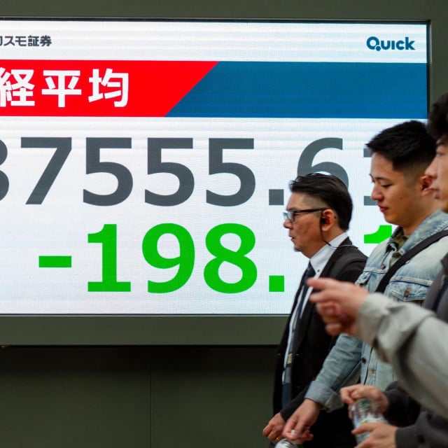 Moody‘s smanjio kreditni rejting SAD-a, dolar oslabio, na azijskim burzama minusi