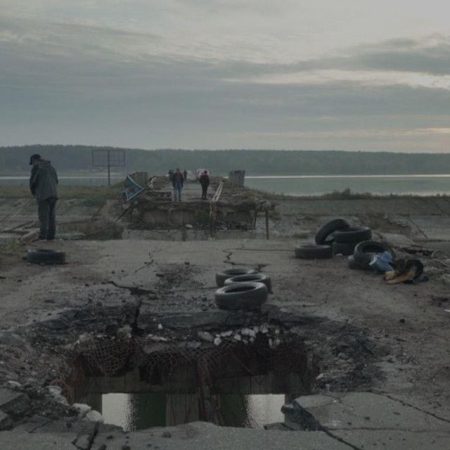 Ozloglašeni film u kojem je glumac na setu ubio direktoricu fotografije konačno je završen. Sud je Aleca Baldwina oslobodio, u zatvoru je završila oružarka