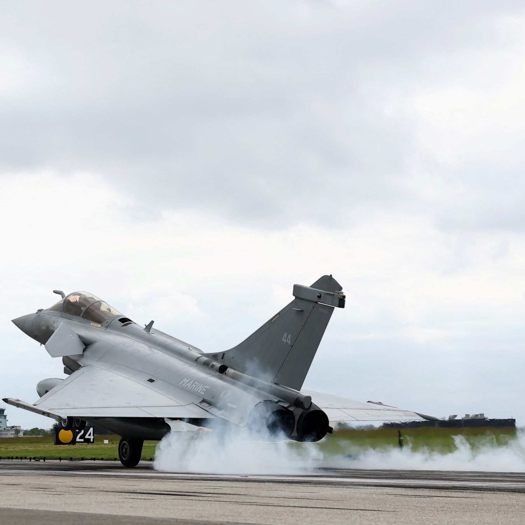 Srbija se zadužuje da bi kupila 12 borbenih zrakoplova Rafale Srbija se zadužuje da bi kupila 12 borbenih zrakoplova Rafale