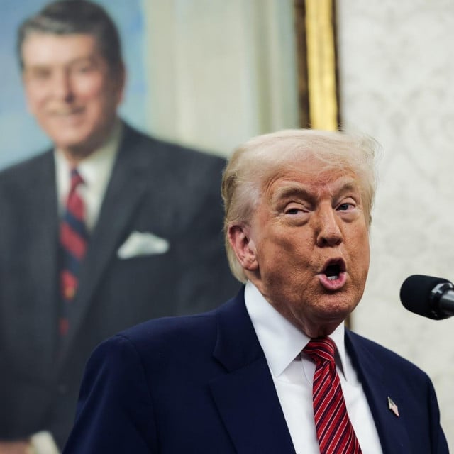 Trump na društvenim mrežama: ‘Velika konferencija za novinare. Deset sati ujutro. S predstavnicima velike zemlje!‘ Trump na društvenim mrežama: ‘Velika konferencija za novinare. Deset sati ujutro. S predstavnicima velike zemlje!‘
