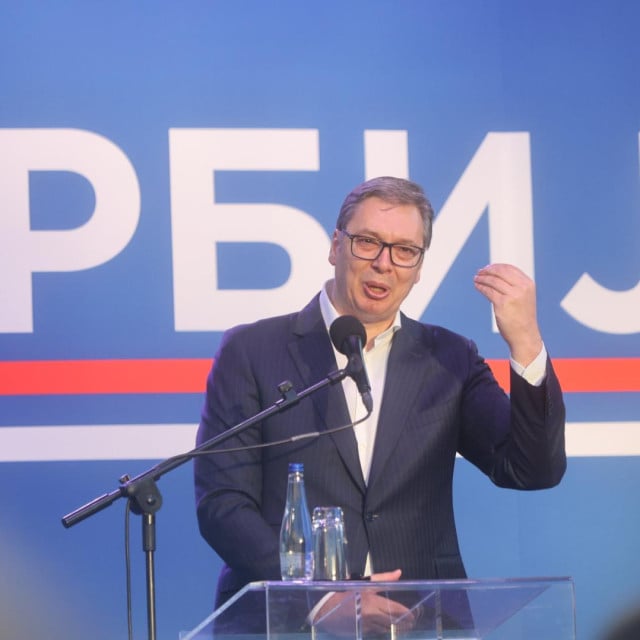 Vučiću se opet smiju na društvenim mrežama: ‘Prijatelju, pa zaboravio su tu kutiju… To je dokaz koliko ti je zapravo stalo‘ Vučiću se opet smiju na društvenim mrežama: ‘Prijatelju, pa zaboravio su tu kutiju… To je dokaz koliko ti je zapravo stalo‘